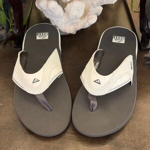 Reef NWOT white flip flops